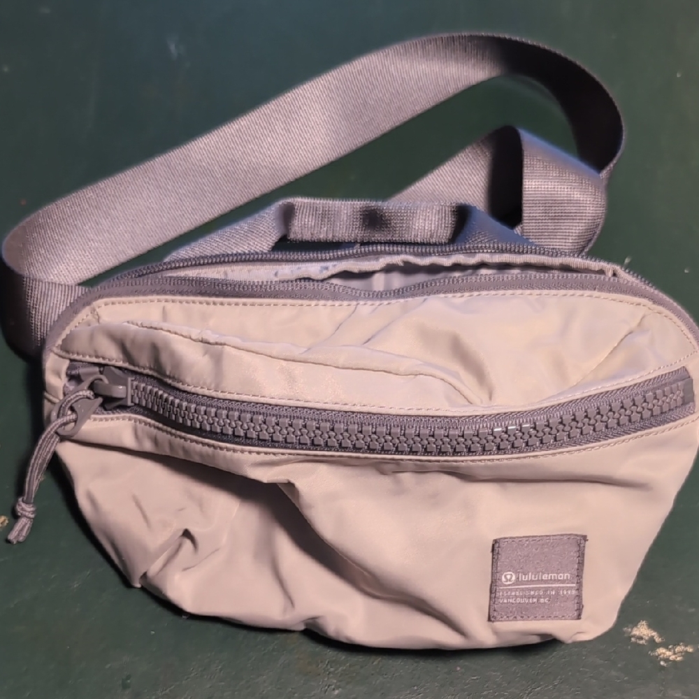 Lululemon All Day Essentials Silver Drop/Asphault Grey Belt Bag Unisex - Picture 7 of 9